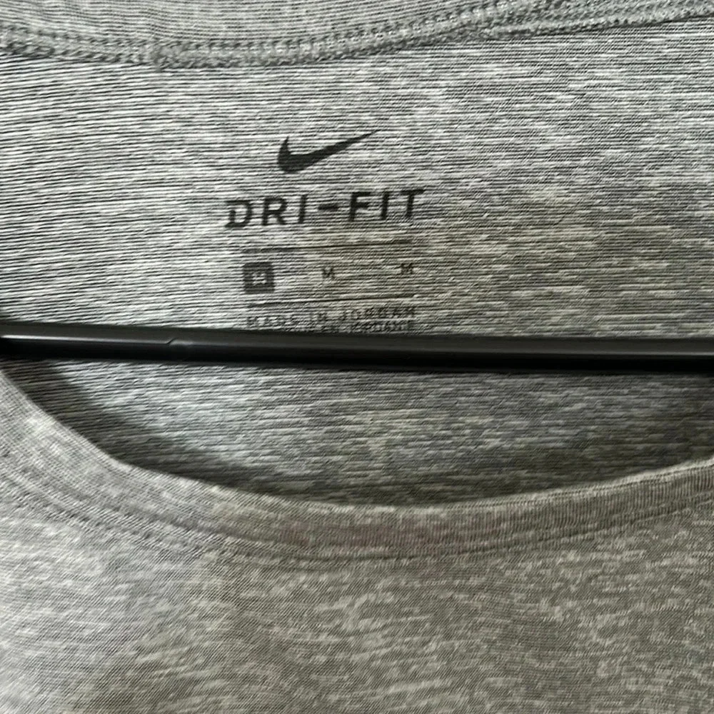 Nike dri fit gray athletic shirt medium athletic top cut out collar
